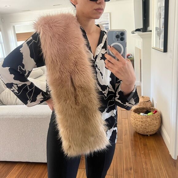 ARITZIA Faux Fur Scarf - Picture 3 of 7
